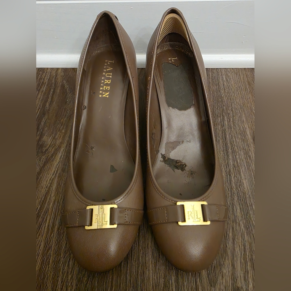 Lauren Ralph Lauren Taupe And Gold Round Toe Pumps Size 7.5B